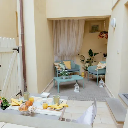 Bed & Breakfast Il Cortile Di Elisa & Our Flats 3*
