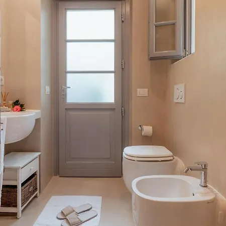 Il Cortile Di Elisa & Our Flats Bed & Breakfast 3*
