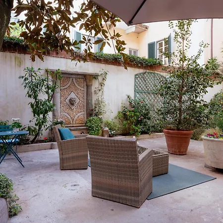 Il Cortile Di Elisa & Our Flats ベッド・アンド・ブレックファスト ルッカ